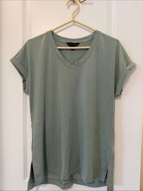 Banana Republic Light Sage V-Neck Short Sleeve Tee